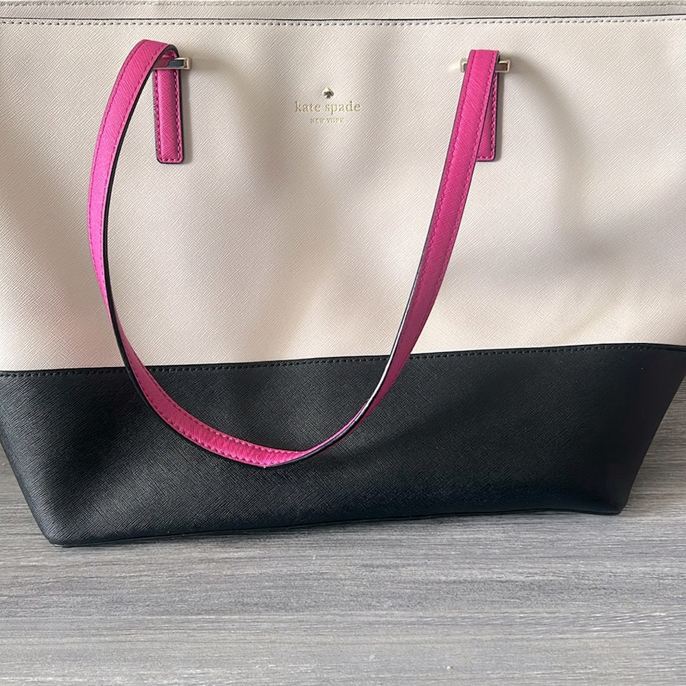 Black/cream Kate Spade Tote w/ pink accent handles.